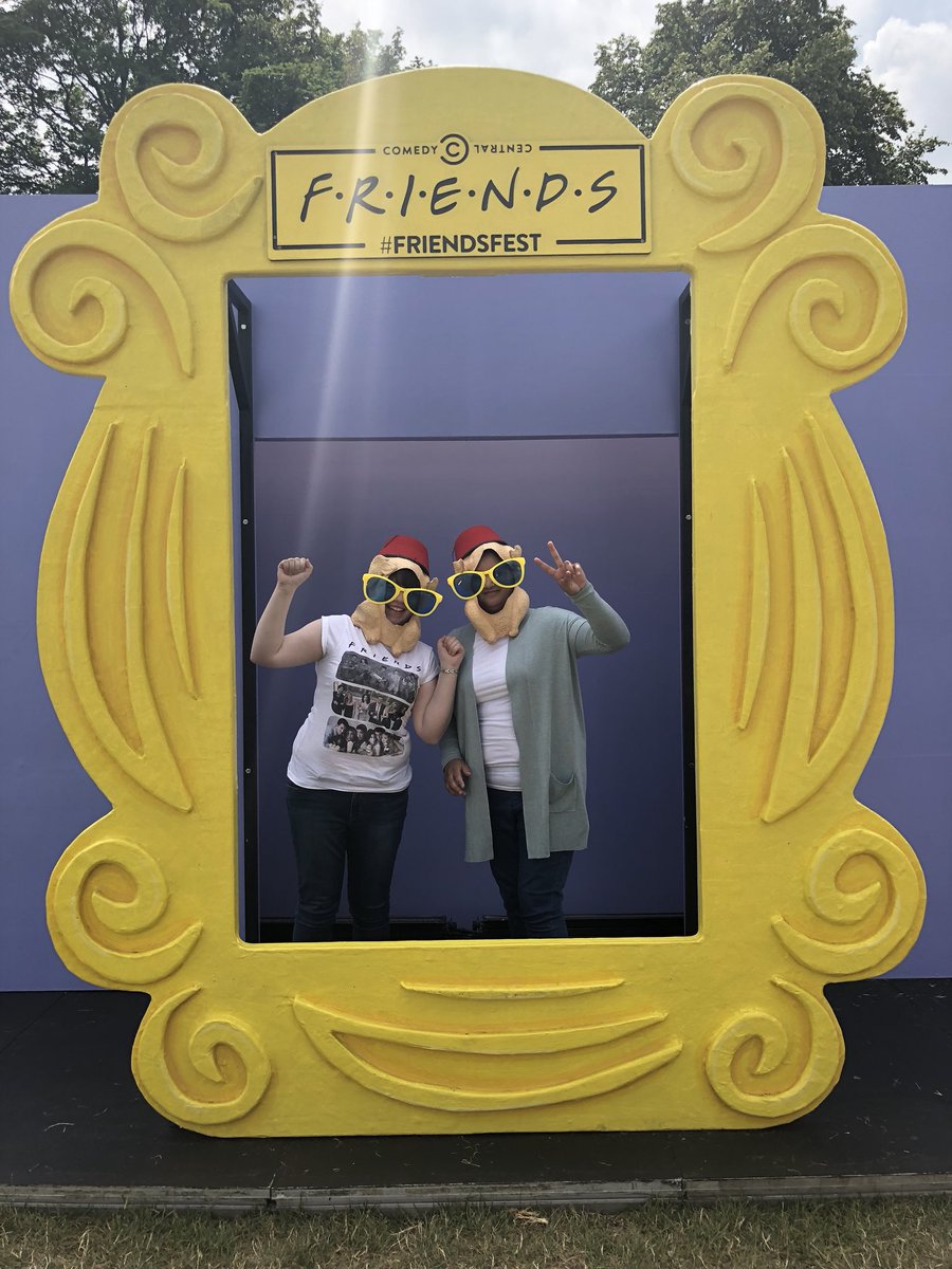 SusanGrady1's tweet image. #FriendsFest #turkeyhead @ComedyCentral