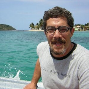 #BUSCADOS I Ellos son Rodolfo Pousá, presidente de Télam, Ricardo Carpena, vice, y los directivos Pablo Ciarlero y Carlos Villoldo. Ellos llevan 18 días sin ir a trabajar.  Todo con tu plata. 
#MesaDeDialogoEnTelam 
#NoALosDespidosEnTelam 
#357Adentro 
#Ñoquis