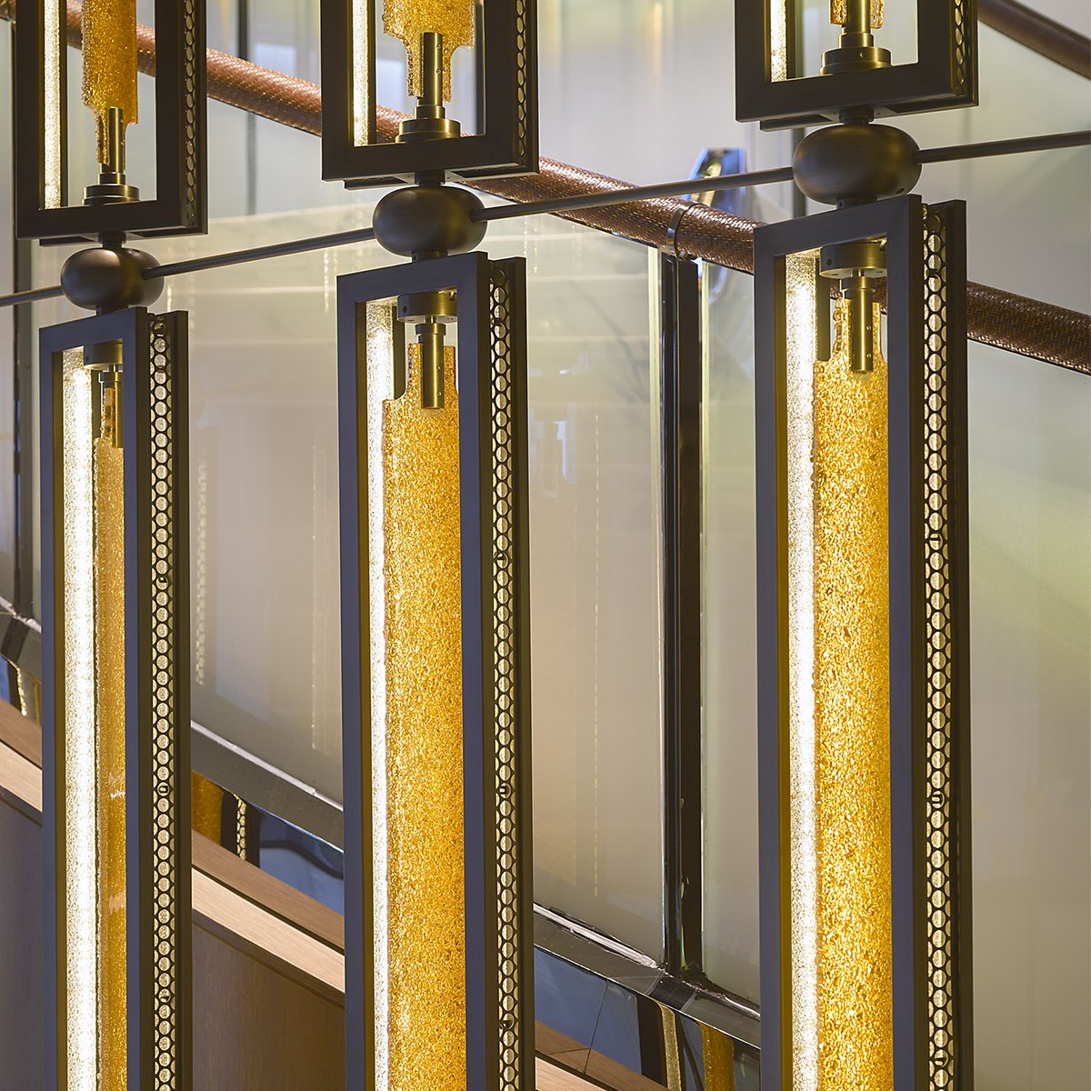 LasvitDesign's tweet photo. Busy and fast-paced cities need sanctuaries where you can catch your breath and realign with your inner light. Like on the stairs of the @ConradHotels in Guangzhou.

Simply step inside: https://t.co/HUd6W3eky4

#LasvitDesign #Lasvit #Design #Lighting #Conrad #Hotel #Guangzhou https://t.co/M1aMOEoE3Q