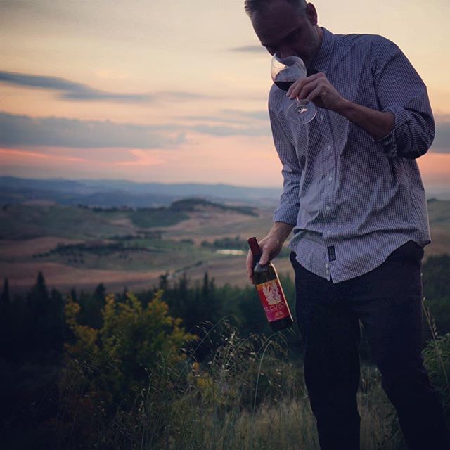 weinkrake's tweet photo. A paradise on earth. 💚 At Tenuta di Trinoro Estate trying with Andrea Franchetti his perfect harvest 2015 Le Cupole and more wines 🚀. #wine #tuscanywine #wineblogger #winetravel #mywinemoment #instawine #winestagram #winejournalist #winejourney #winejournal #lecupole #tenuta… https://t.co/l6ekAk6QF9