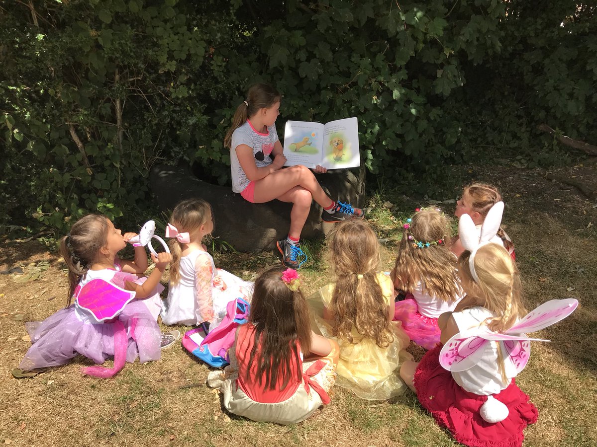 MP_Primary's tweet image. Lots of princesses sat in the forest listening carefully to their story! 👸🏼 📚 #Absorbed