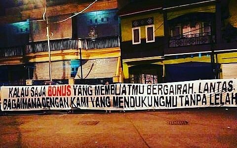 JakmaniaOst's tweet photo. curahan hati para suporter!
@Persija_Jkt @hambaganteng https://t.co/5uIjFSPRMq