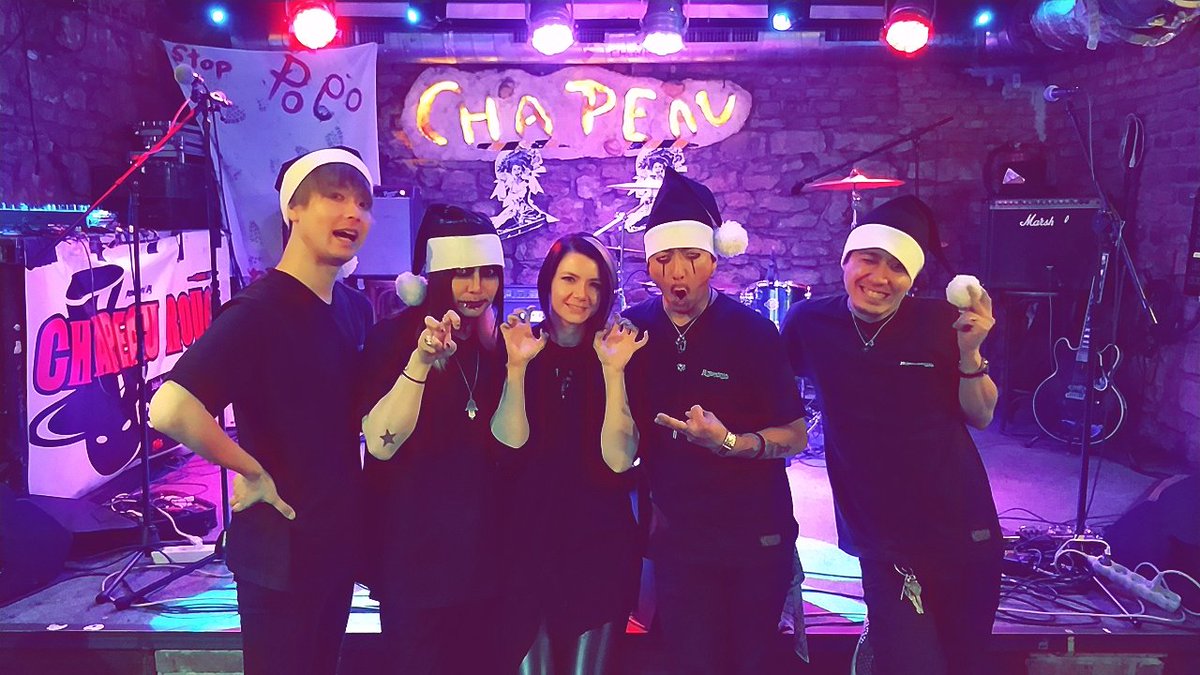 AZURA2401's tweet photo. VIP photo with X Made Alcoholic Santaclaus in Prague! ❤(ӦvӦ。) #xmadealcoholicsantaclaus #XMASinEU #xmas045 https://t.co/QLWVkG8gML