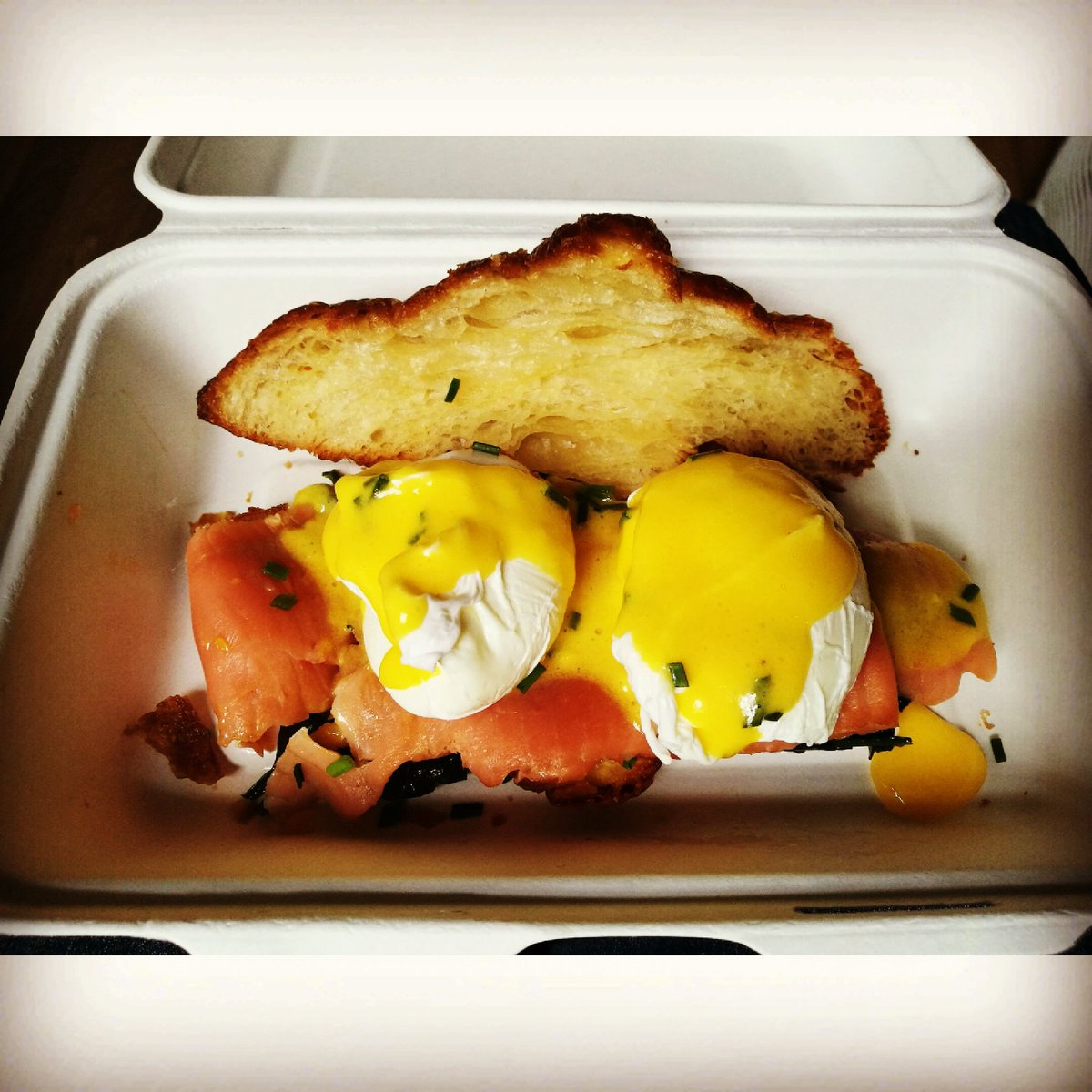 Delish poached eggs with hollandaise sauce, salmon and spinach on croissant from one of our collab partners <a href="/GiuliosCafe/">Giulio's Cafe'</a> via @mrdfood!

#yum #fiveohtwo #welovegoodfood