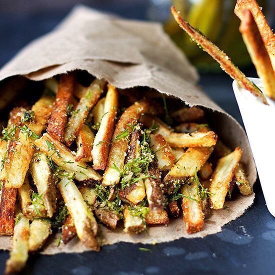 CaciqueIntl's tweet image. Best Gourmet French Fry event station toppings
1) spicy mango chutney
2) garlic cilantro
3) pastrami and swiss cheese 

Image: Better Homes &amp;amp; Gardens 
#SavourCacique #NationalFrenchFryDay #WeekendCravings #Fries