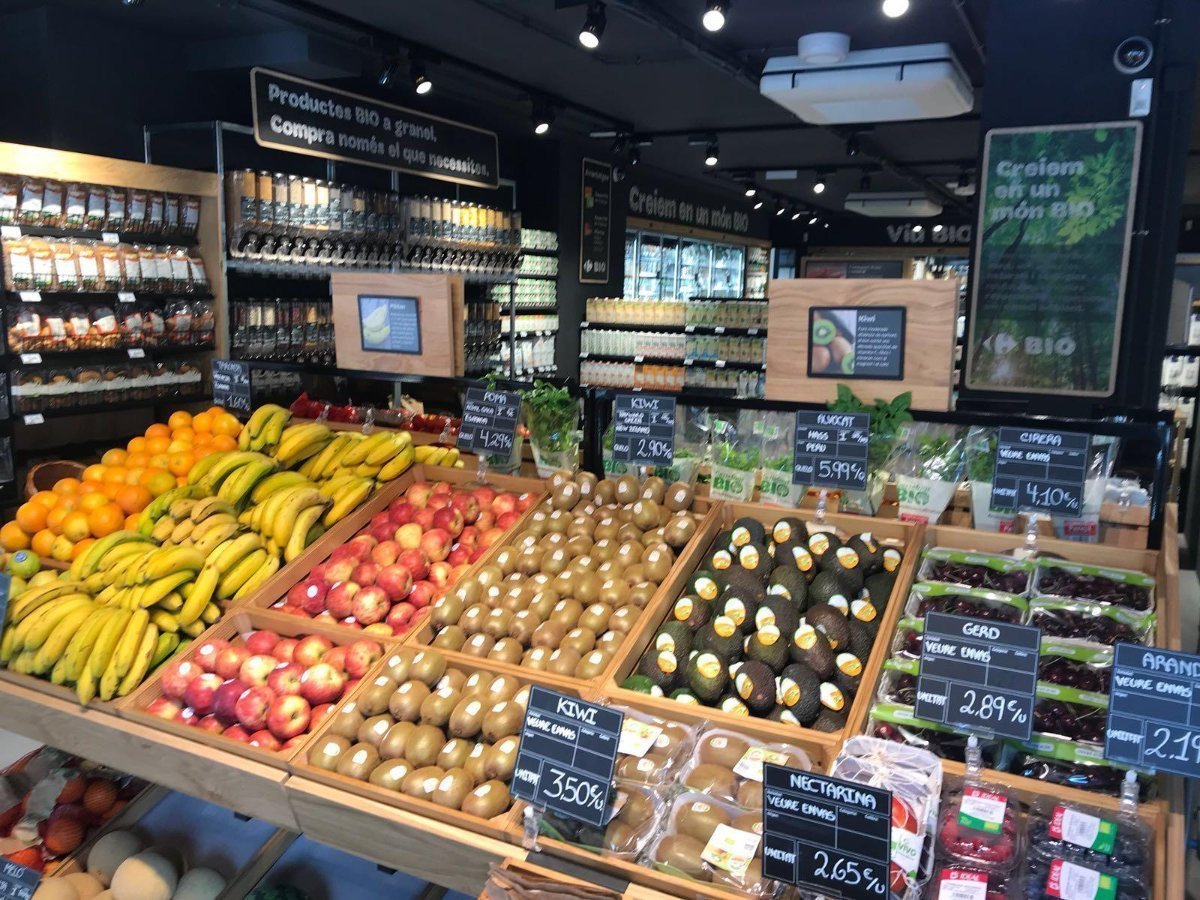 BovanderPutten's tweet photo. #Open !!👈Another new Carrefour Bio!! #urbancity #express #stores #Goedevoeding #ProefdeZomer #Foodexperience #FoodBrigade #InspiratieLab #homedelivery #electriccars #online #biodiversité #bio #Agricultureurbaine #foodservice #wearefood #Foodtalk #Antwerpen #Belgie #Spanje 🚜🌱🍅 https://t.co/VULrsXUpLc