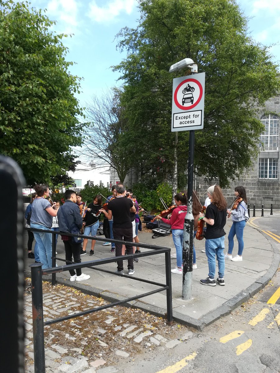 Sessions are happening all over town. Live music and outdoors = bliss!