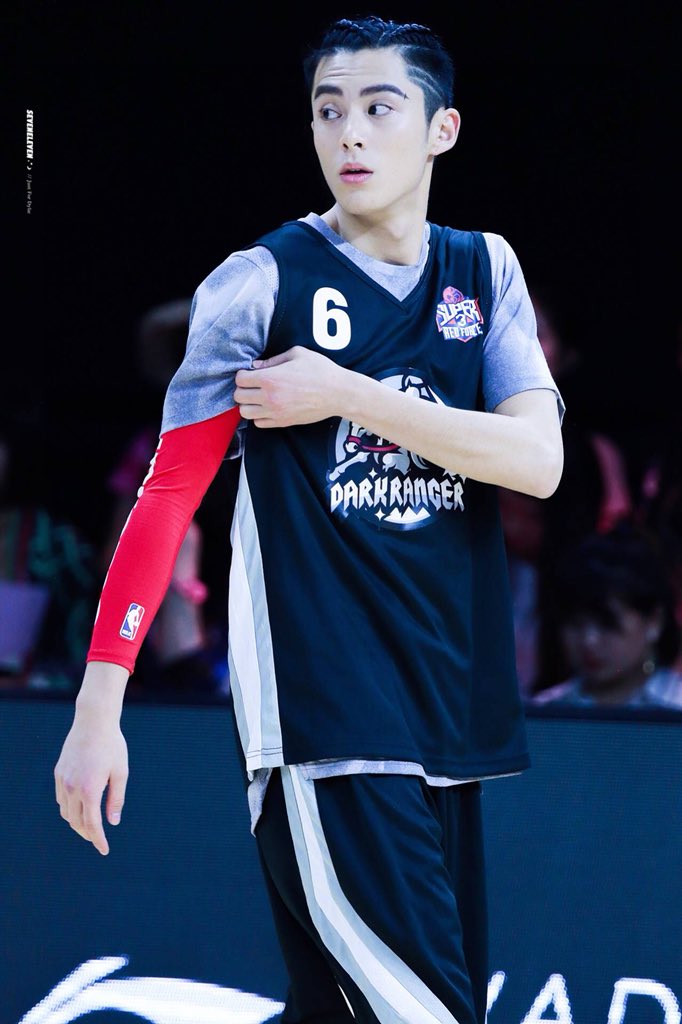 Dylan Wang Daily 😎 on X: [HD] 180713 Super3 Basketball Competition cr:  maskedknight #DylanWang #王鹤棣  / X