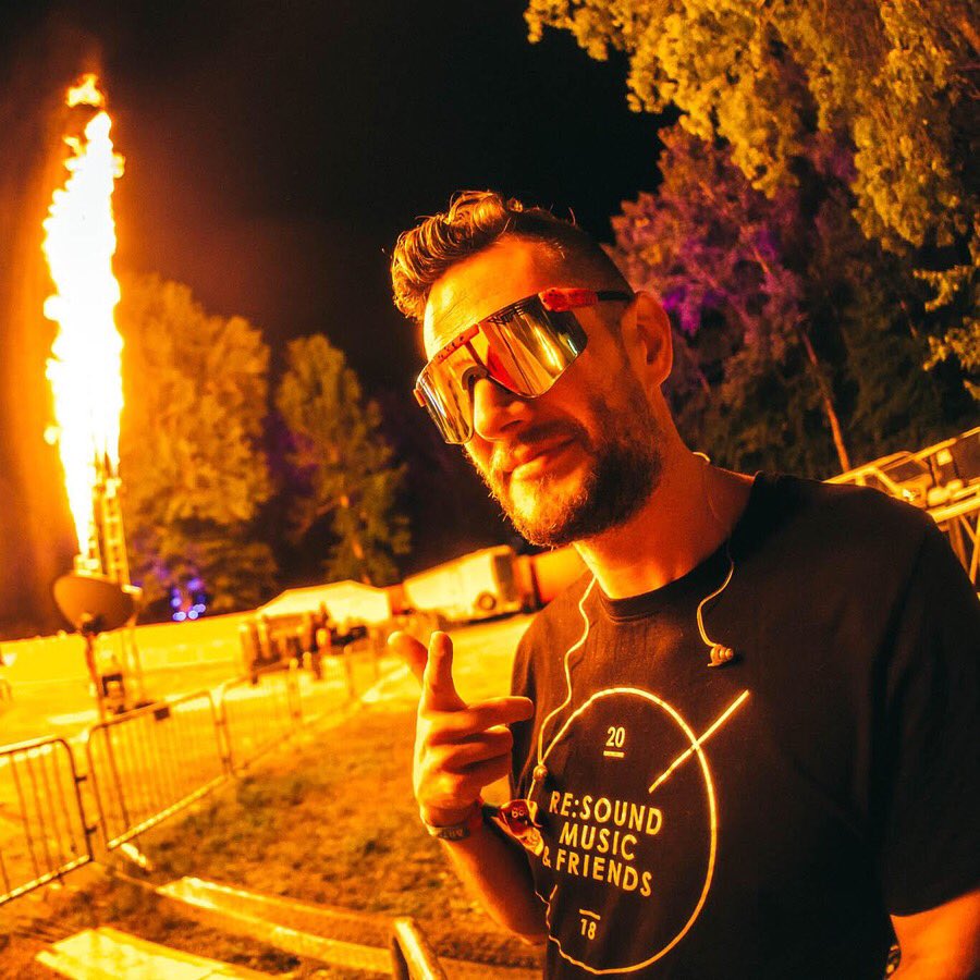 KalliopeStage's tweet photo. Ready for another set from @bonnaroo ?! @djMichaelHooker is now available https://t.co/PXHTVykXqC
AND - if you live in #phoenix catch Michael at @ValleyBarPHX Saturday night!!
.
.
#bonnaroo #walterproductions #kalliope #kalliopestage #startwithlove #michaelhooker https://t.co/WYACHOtd2C