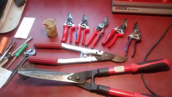 WickedSharpME's tweet image. We sharpen Lopers, pruners and more. We stock parts for Felco pruners