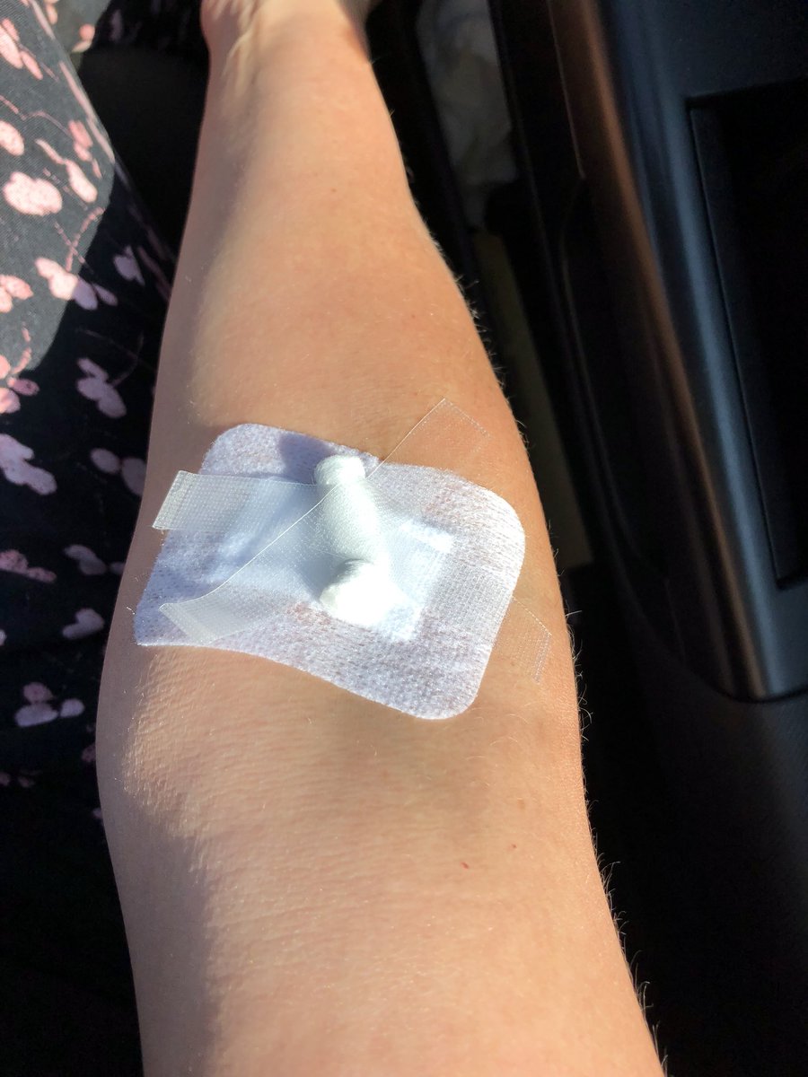 linzhobs's tweet photo. Feeling a teeny bit proud of myself... just given blood for the first time, I was looked after by a lovely lady called Ruth who could tell I was a little bit nervous but there really wasn’t any need to be. #Giveblood #FirstBloodDonation #GreatSnacks @GiveBloodNHS https://t.co/VLVHFOaWOf