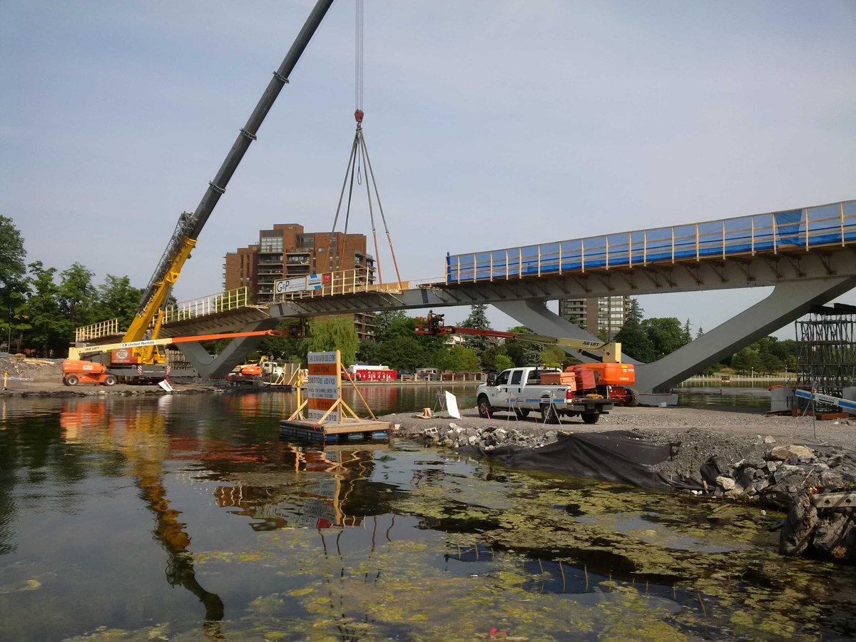 DavidMurrayOtt's tweet photo. #FloraBridge last span in place! @RideauCanalNHS @OttawaCity https://t.co/B9vonkvMxh