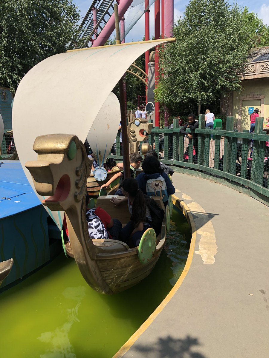 FranciscanSch's tweet photo. Ship ahoy!!
#funwithfriends #chessington #year62018 https://t.co/QvXPVsp3AS