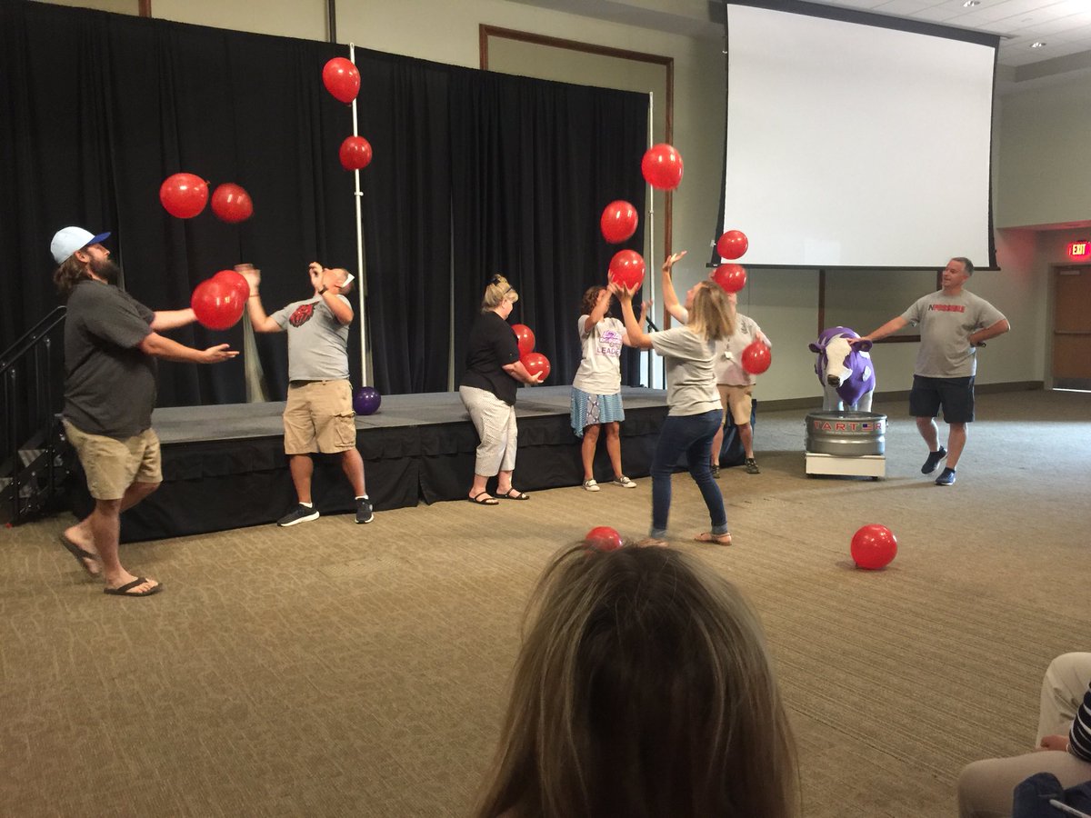 bookfairy15's tweet photo. Professional struggle is real!!!#myfomballoons #KYGoDigital https://t.co/HUnxAHyvHf