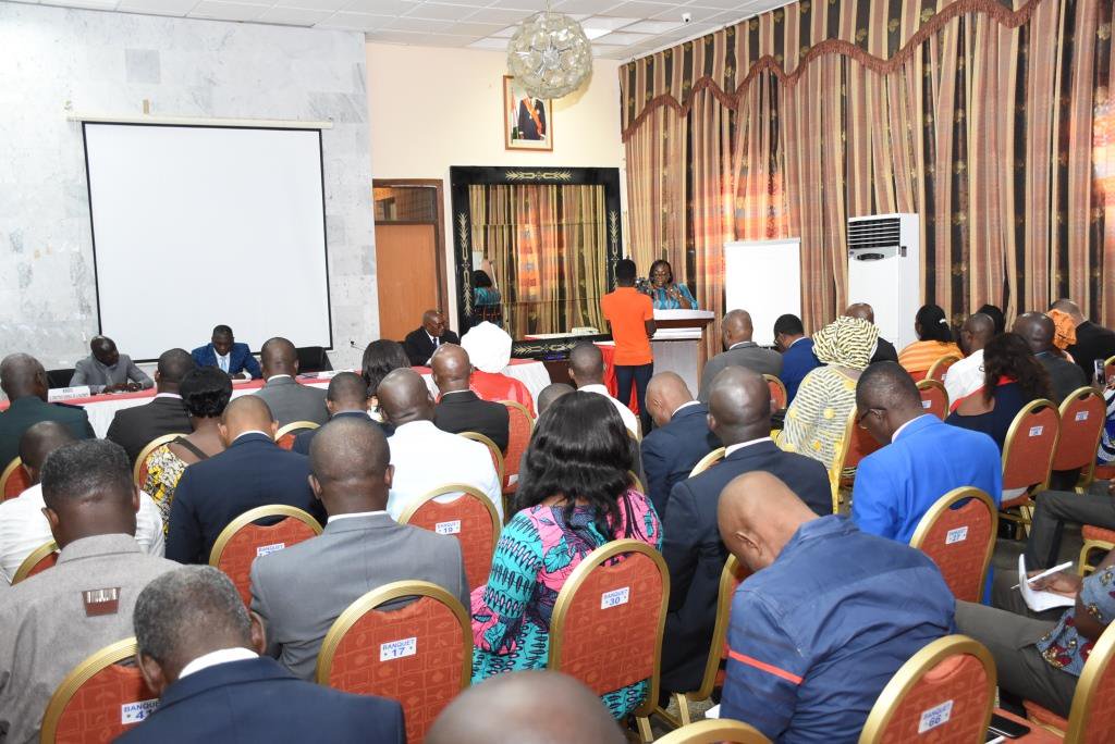 MINASS_CI's tweet photo. Le Ministère de l'assainissement et de la Salubrité organise depuis le jeudi 12, et ce jusqu'à demain samedi 14 juillet 2018 à Bassam, un atelier national de validation de l'avant-projet de loi portant Code de la #Salubrité. @OulotoD
#minsedd #civ https://t.co/hSBCqbzTHU