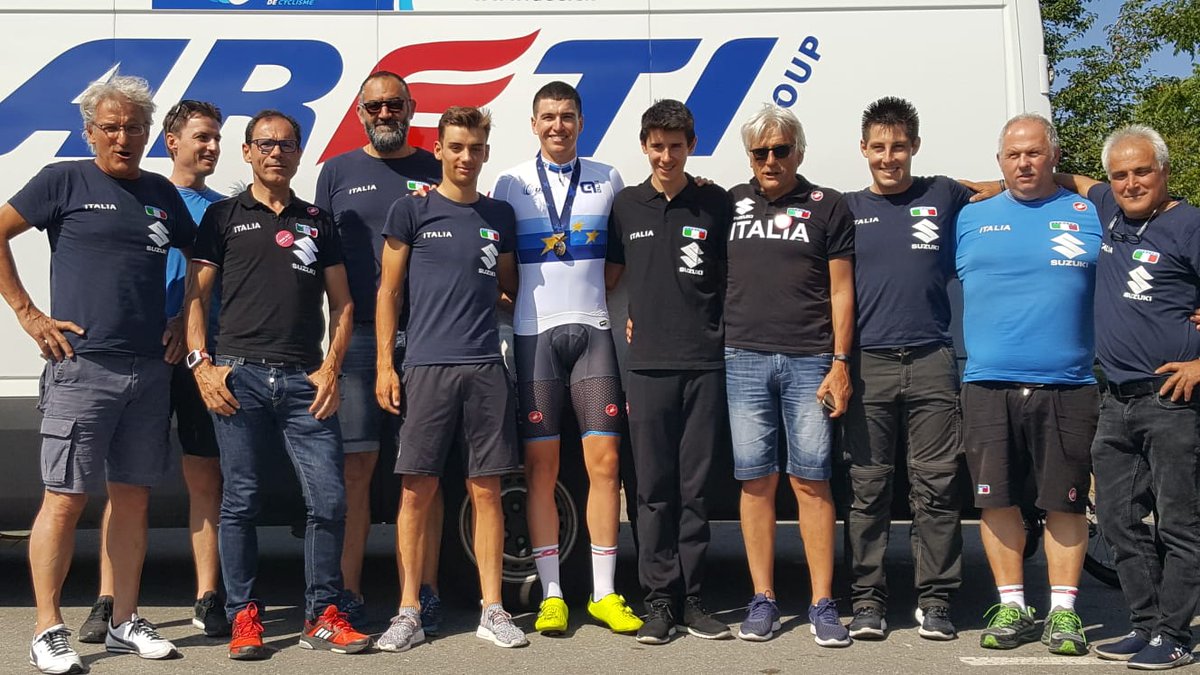 Federciclismo's tweet photo. Giornata trionfale per #NazionaleCiclismo🇮🇹 a #EuroRoad18. Un gran bel lavoro di squadra 😱🤩! #insiemesivince 🥇🥇🥉 https://t.co/TtpmSXII8t