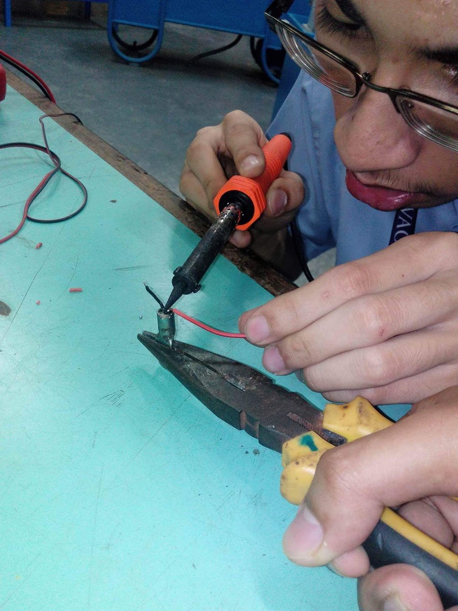 TKnights01's tweet photo. July 13, 2018
3:15pm - 4pm
TBK 1 technical and support team diagnosed and fixed the problem with engine temp sensor on old unit prototype vehicle.
#SEMA2019 🏁🏎
#ShellEcoMarathonAsia🇵🇭
#JeffAudio https://t.co/61SZ2XOIO9