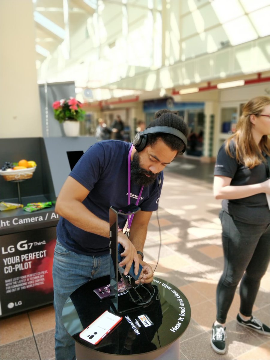 AlexLarkworthy's tweet photo. Come down to #o2Hyde and get yourself the new #LGG7 and claim yourself a free speaker worth ยฃ129.99 @LGMobileTrainer https://t.co/VmKDVr4Q4D