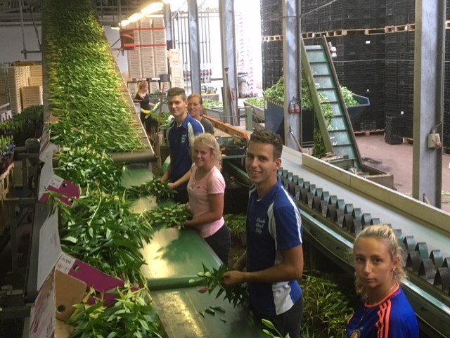 DoubleCheckLily's tweet image. Ook dit jaar hebben we weer een fantastisch vakantieteam met bekende én nieuwe gezichten! Wat zijn ze leuk. Dat gaat een MOOIE ZOMER worden 😉 . Dat wensen we jullie ook toe!

Ps: kunnen in de vakantie nog een paar handen gebruiken (liefst rond de 16 jaar...)