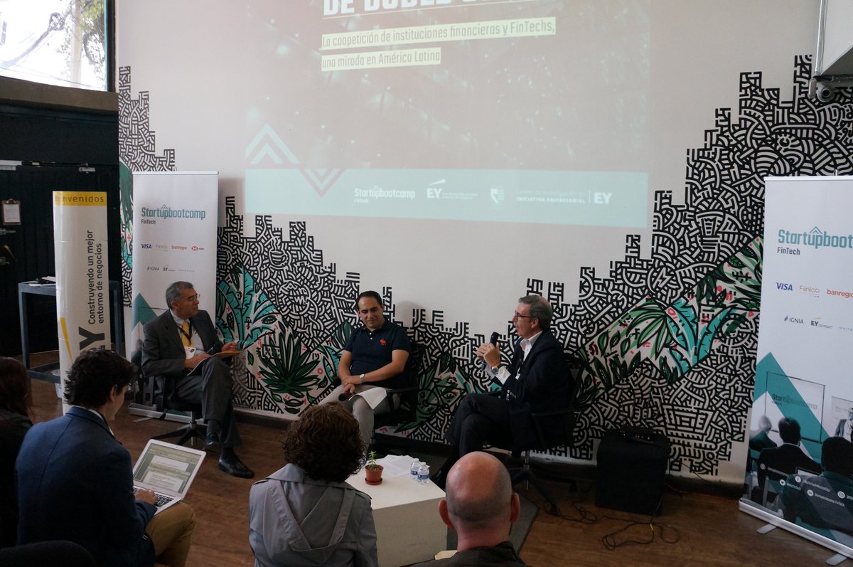 Finnovista's tweet image. La innovación abierta y el rol que juegan organismos como @sbcFinTech son el telón de fondo de una relación dicotómica entre #FinTechs y la industria financiera tradicional: presentación de #sbcFinTechReport en #FinnovistaLOFT