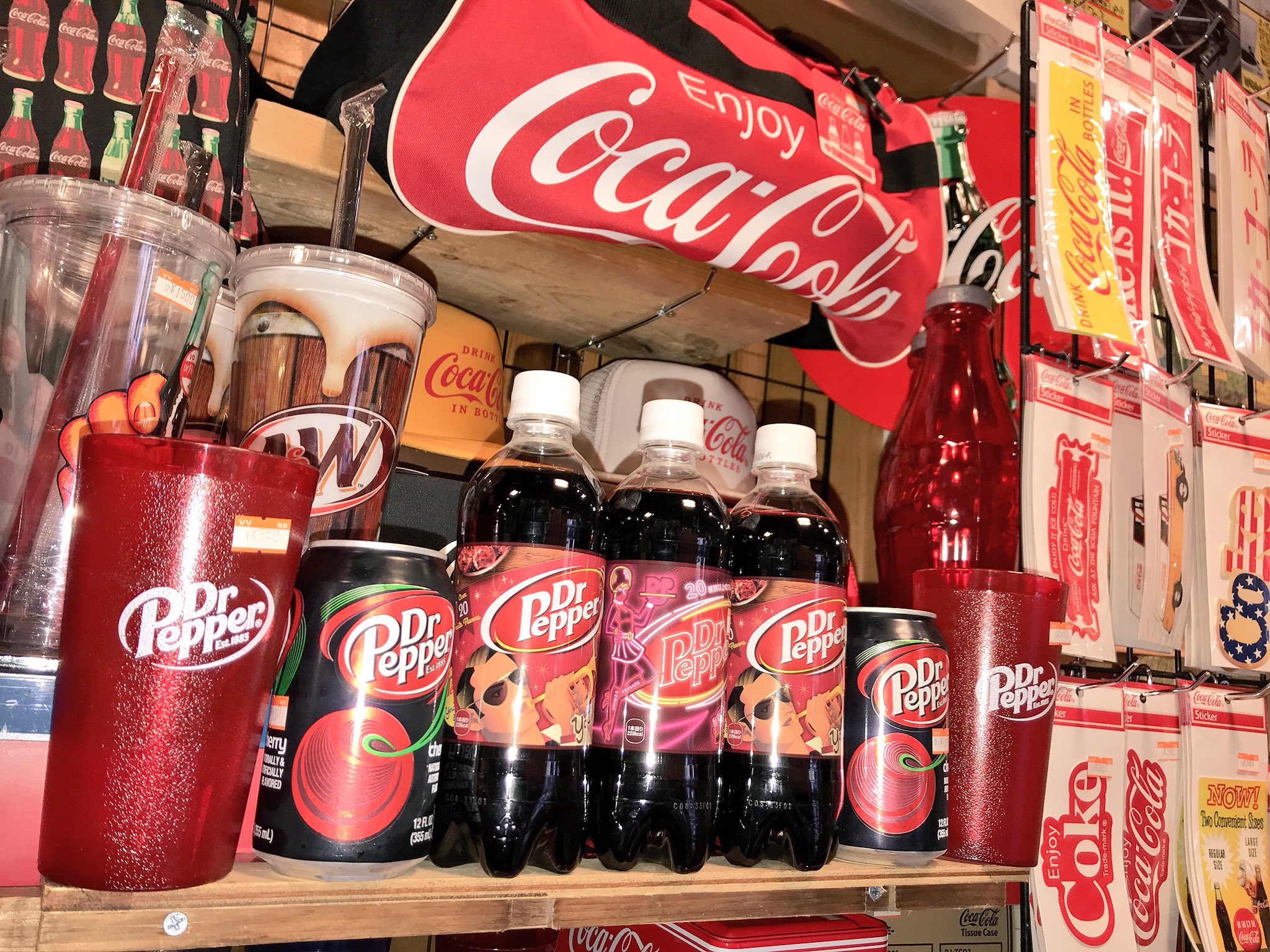 ヴィレッジヴァンガードアメリカ村 関西のドクターペッパー厨に告ぐ 大阪vvアメリカ村店では ドクペのペットボトルサイズ販売開始 アメ村周辺の自販機でも売られているようになってきましたが ペットボトルサイズ こんなに待ちわびたことはない ヴィレッジヴァンガードアメリカ村 関西のドクターペッパー厨に告ぐ 大阪vvアメリカ村店では ドクペのペットボトルサイズ販売開始 アメ村周辺の自販機でも売られているようになってきましたが ペットボトルサイズ こんなに待ちわびたことはない