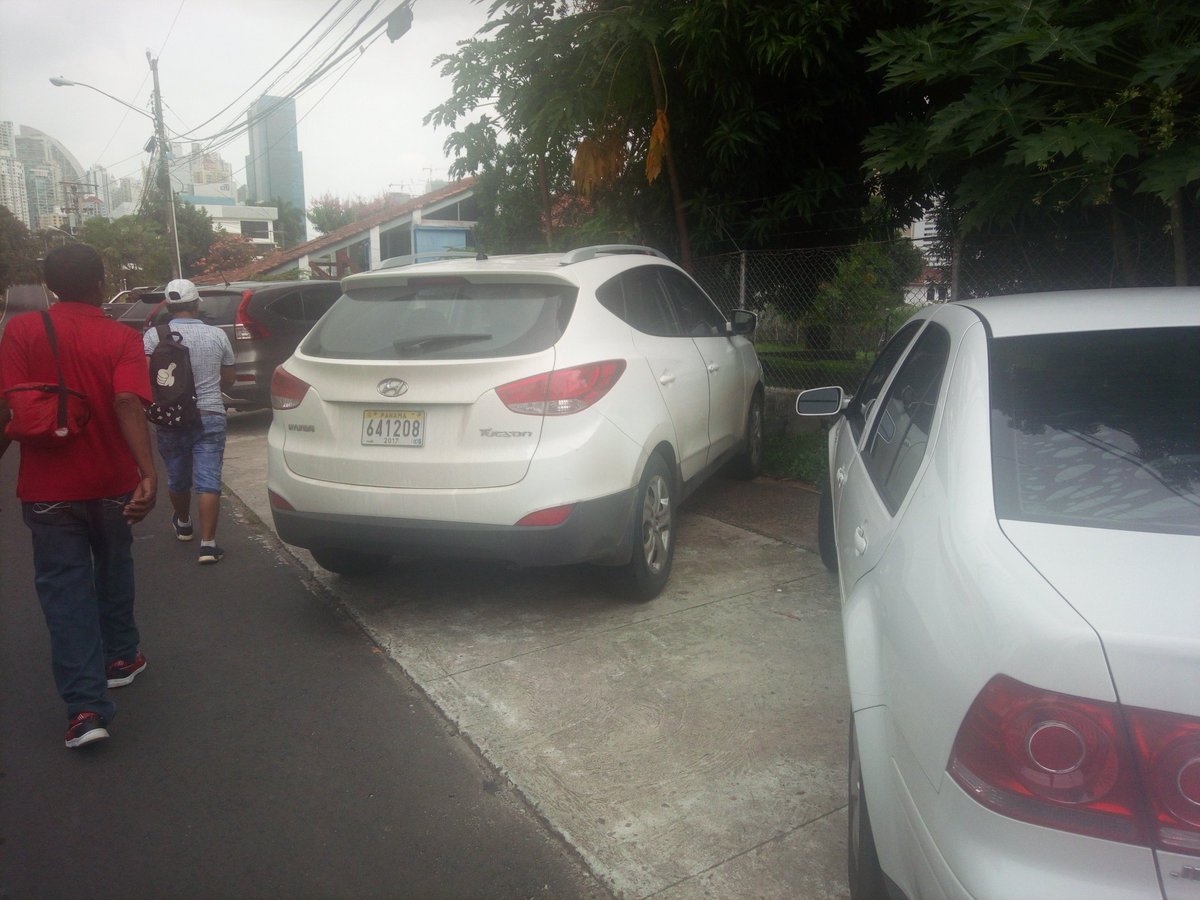onikach's tweet photo. @ATTTPanama @AlvaroAlvaradoC @panamamunicipio reporto carros mal estacionados a diario por calle 69 san francisco el municipio hizo cambios en las aceras. https://t.co/Bg6oZaVpZ5