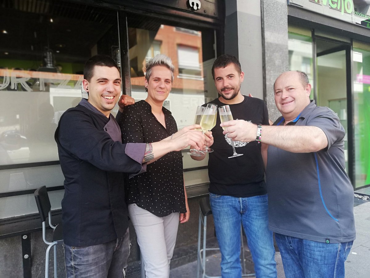 UrtzaTaberna's tweet photo. 2017-2018...
Azken zerbitzua...
Ultimo servicio...
Last service...
#food #urtza #urtzataberna #bizkaia #gozatu #onegin #degus #sostenibilidad #servicio https://t.co/vlHhRTB9J1