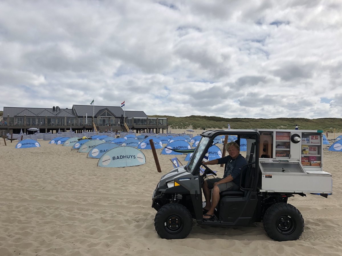 BadhuysVlieland's tweet photo. Wij gaan voor service en kwaliteit! #hangmatten #vlieland Welkom bij ‘t Badhuys! Strandbediening met verse sappen, fruit, koffie, thee, broodjes, salades, soepen en natuurlijk ijs!😎 https://t.co/bwRXzhy8CF