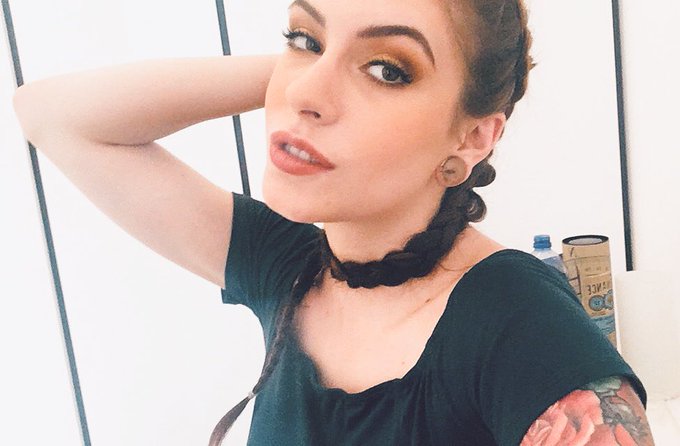 Who wants to see me get choked by my own braids? 🤔☺️ https://t.co/IbGLMKlJpW