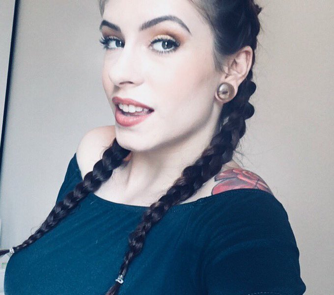 Who wants to see me get choked by my own braids? 🤔☺️ https://t.co/IbGLMKlJpW