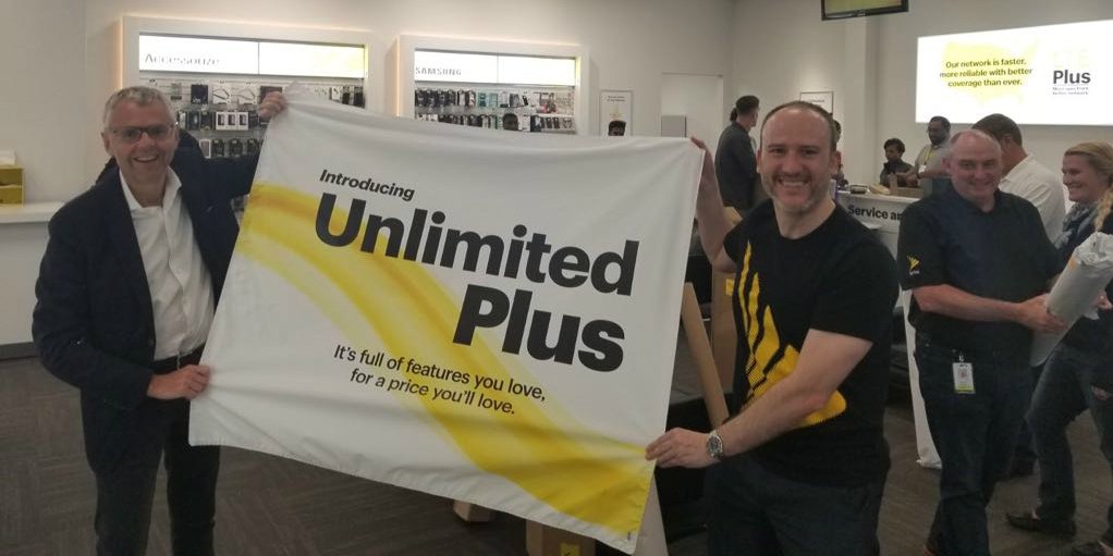 MichelCombes's tweet photo. Had a great time with the @SprintTC team last night getting set up for this weekend - they’re ready for the launch of #SprintUnlimited!! https://t.co/JE9Xgzd0HD