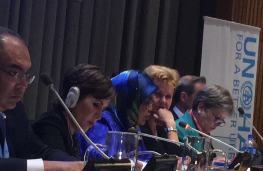 Rosario_Robles_'s tweet photo. En la @onu_es presenté la estrategia de México para construir ciudades compactas que garantizan a la población vivienda accesible y espacios públicos con una visión de inclusión para #QueNadieSeQuedeAtrás. Así estamos aplicando de manera efectiva el #ODS11 https://t.co/7D4VndNkXM