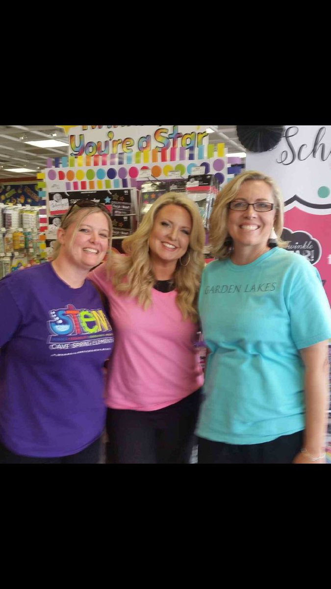 Floyd County teachers shopping for new ideas.
#carsondellosa
#schoolgirlstyle
#schoolboxrocks