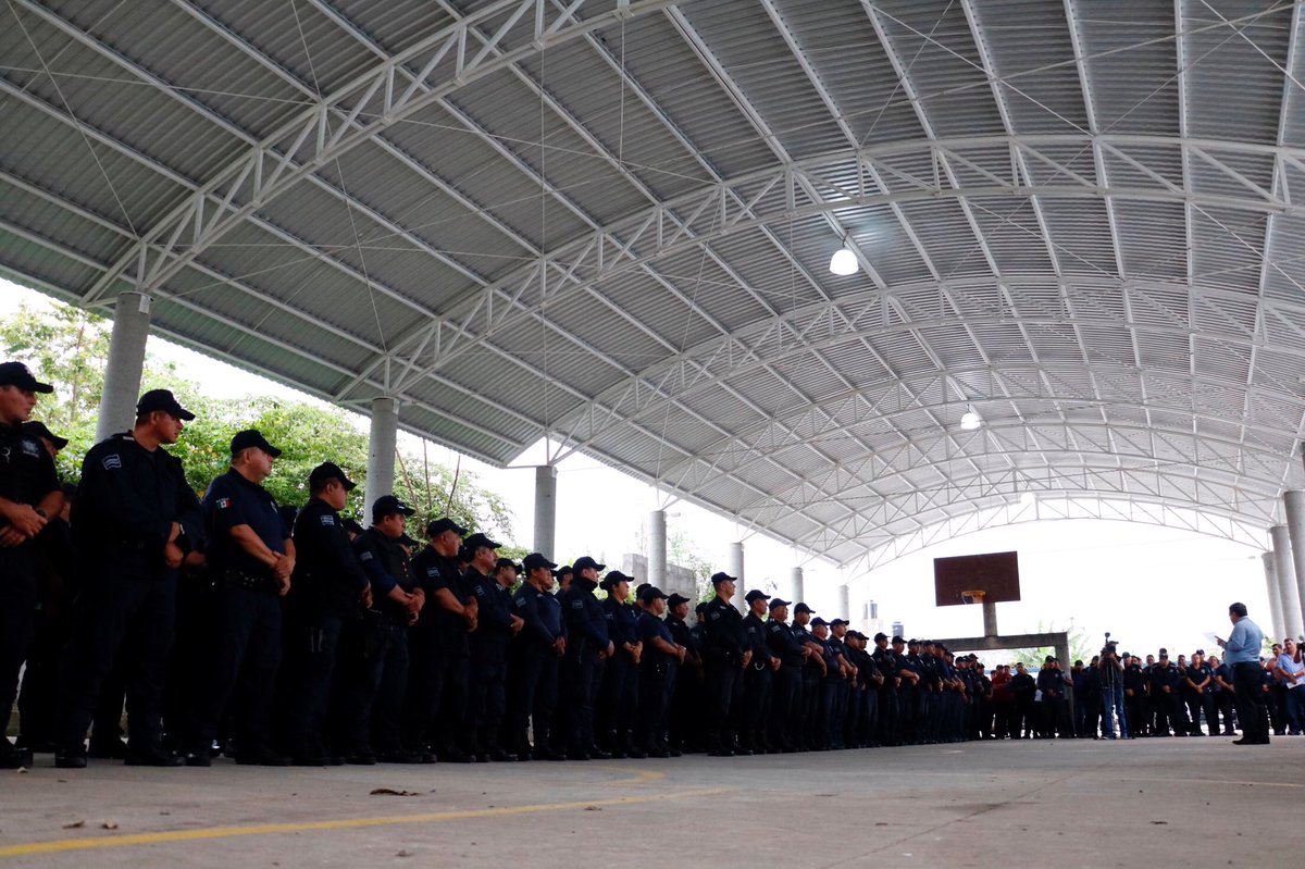 HuimanguilloMX's tweet photo. El ayuntamiento otorgó a 439 elementos de Seguridad Pública Municipal un subsidio de FORTASEG de 5 mil 572 pesos, destinados para el mejoramiento a la vivienda. se entregó a policías en activo que APROBARON LA EVALUACIÓN DE CONTROL Y CONFIANZA VIGENTE. https://t.co/5WYJOO5gLK