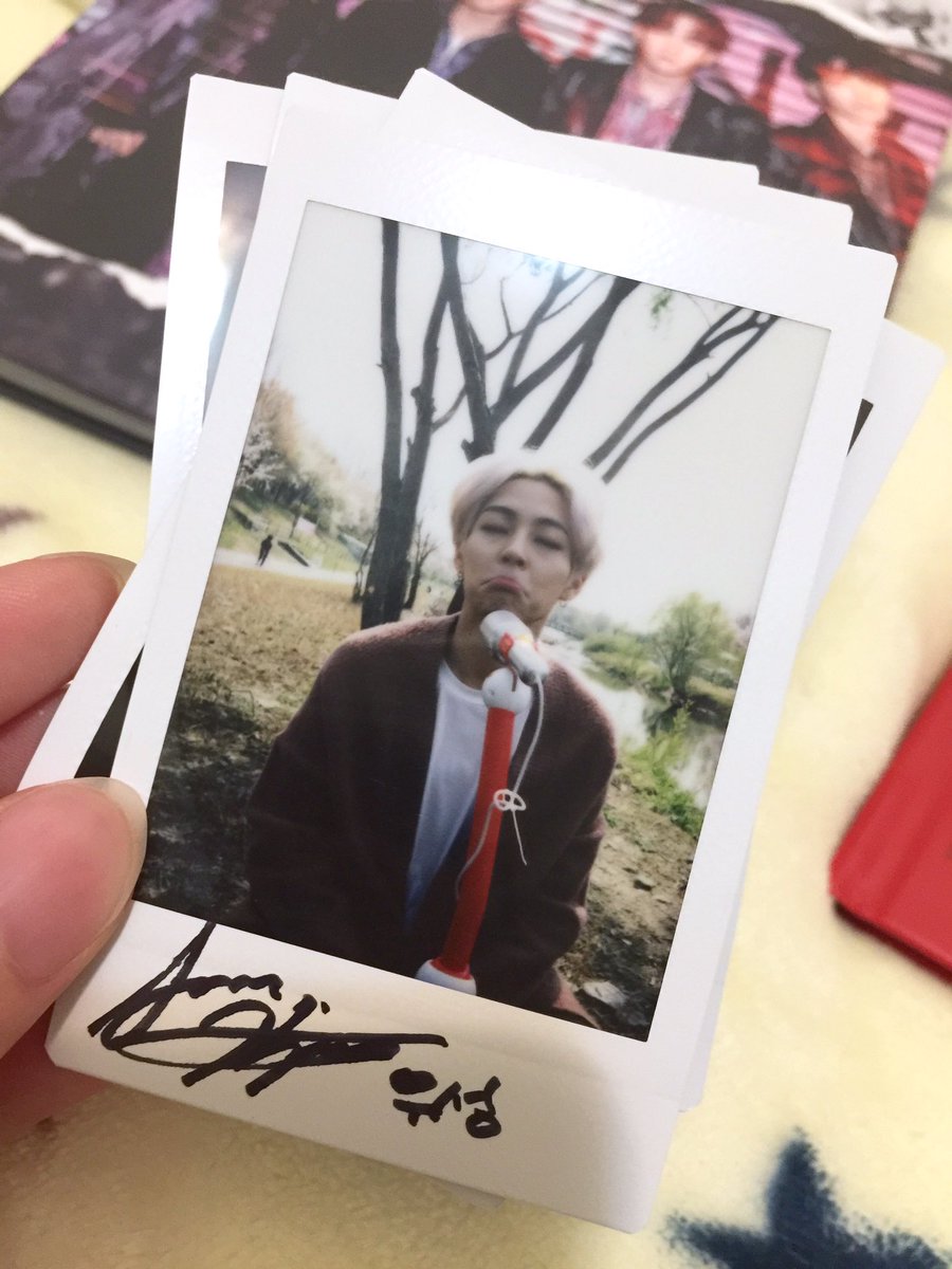 The first pic I saw when I open it .. and I screamed really loud ...