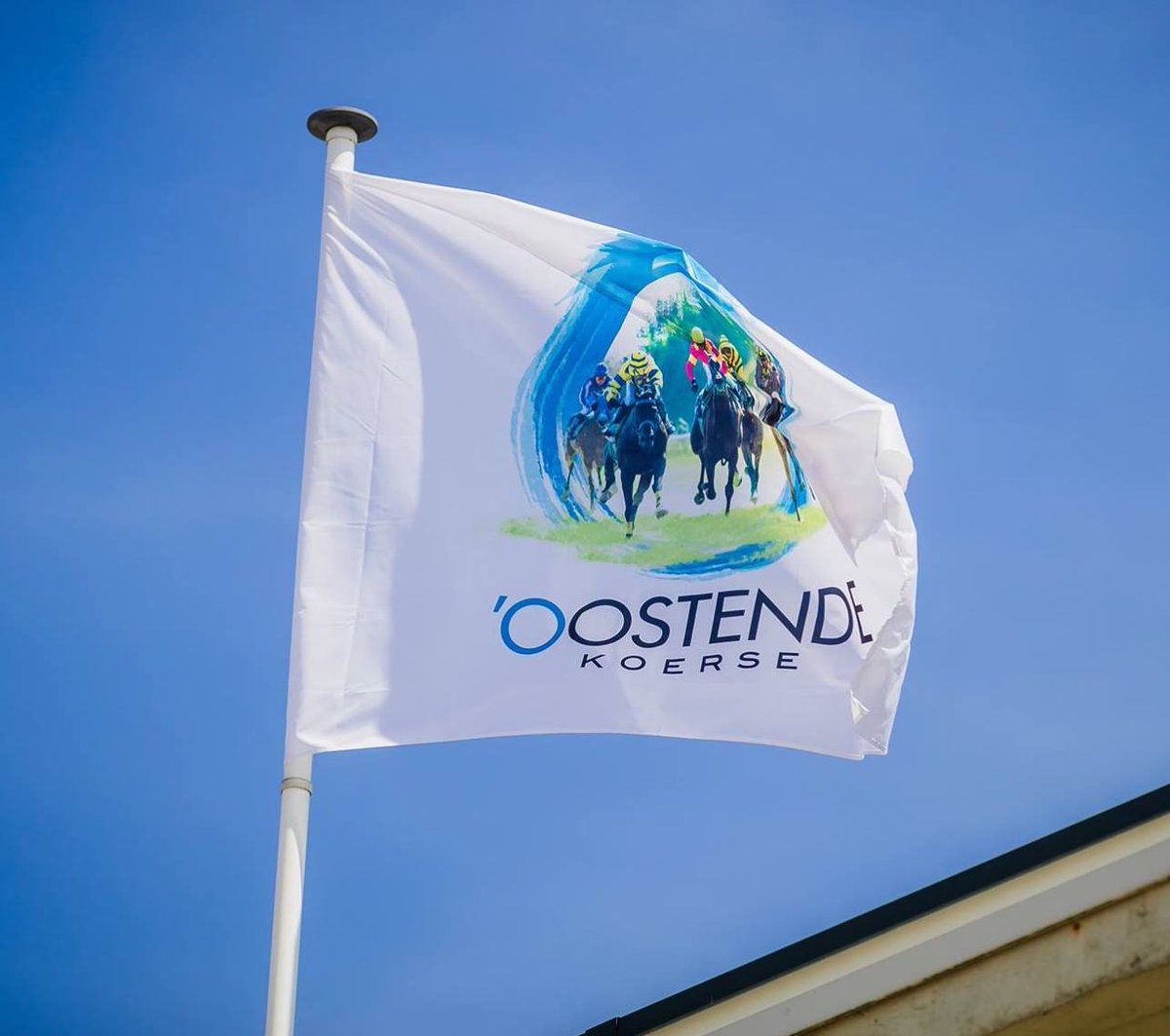 Morgen nog geen plannen? Geniet van ons 'Oostende Koerse'-arrangement: een toegangsticket voor de  Paardenrennen op maandag en een overnachting met late check-out en uitgebreid ontbijtbuffet: €169 voor 2 personen! Photo credit: Double You Photography