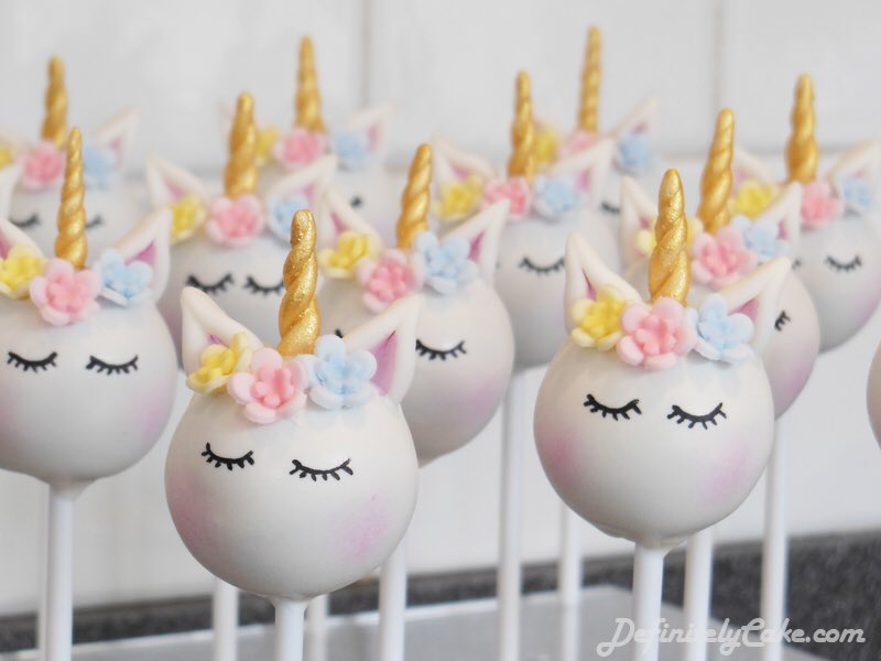 DefinitelyCake's tweet photo. UNICORNS! There seems to be no subsiding to the Unicorn craze. Good thing they are so cute! #CakePops #Unicorns #Cute https://t.co/VeKYGnp3nh https://t.co/nyM7UXea9x