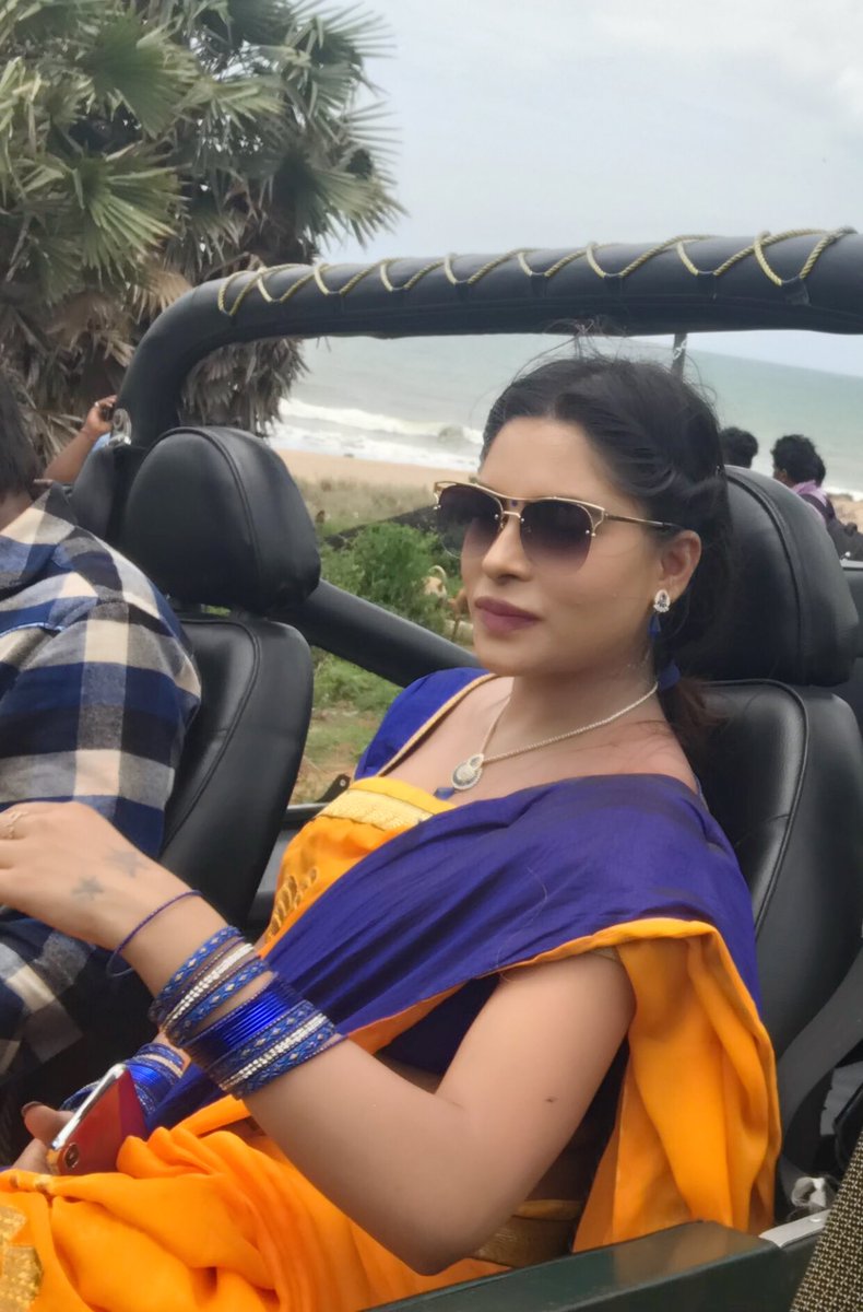 Actressmayra's tweet photo. #tollywoodactor #gole #me #maharaja #celebrities #shoot #happyteam #newes #vizag #movie #shooting #team #mayrasingh #happy #actrss #cute #dream #media #facing #felling #good #halfsaree #indianlook https://t.co/ipl1pLeuLF