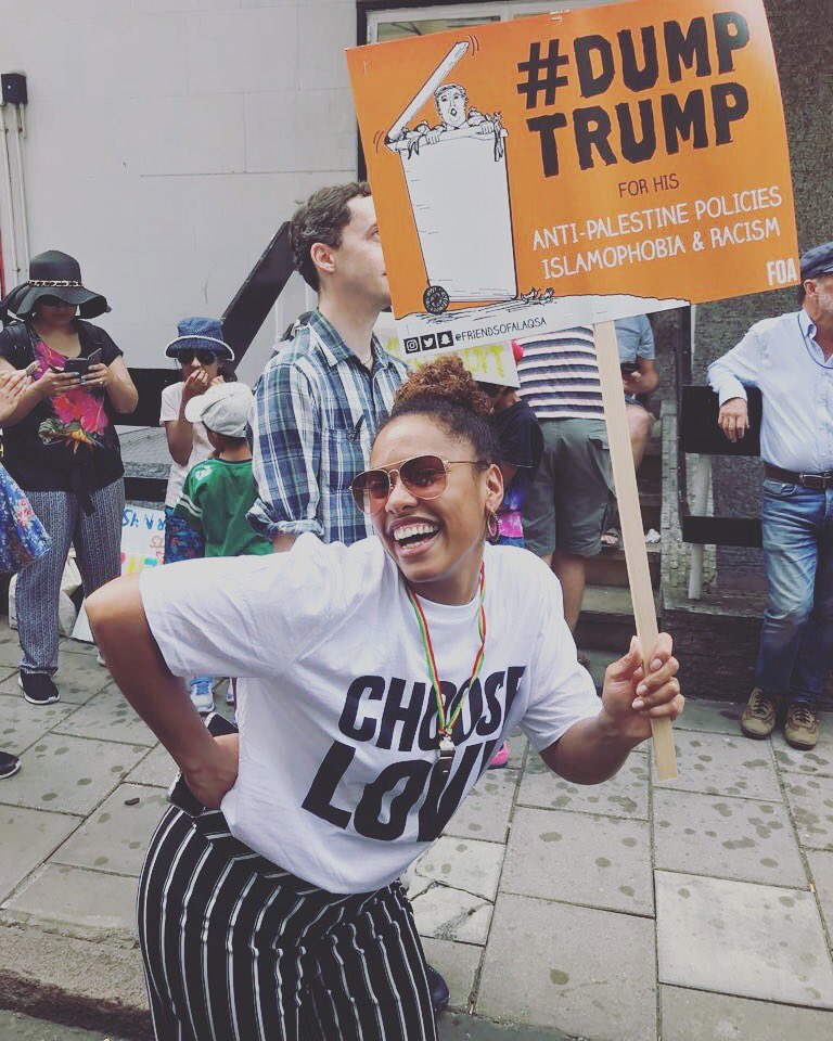 LydiakFraser's tweet image. #ChooseLove #protesttrump