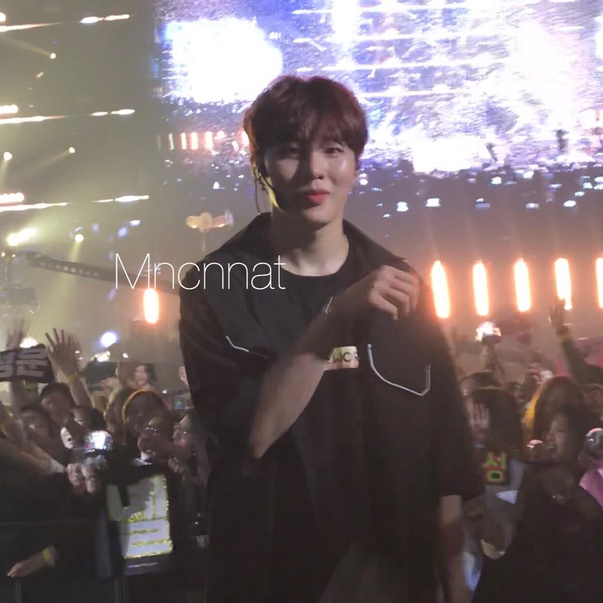 mncnnat's tweet photo. พี่จ๋า💓💓💓  #WANNAONEinSG https://t.co/H2LtLjqQPN