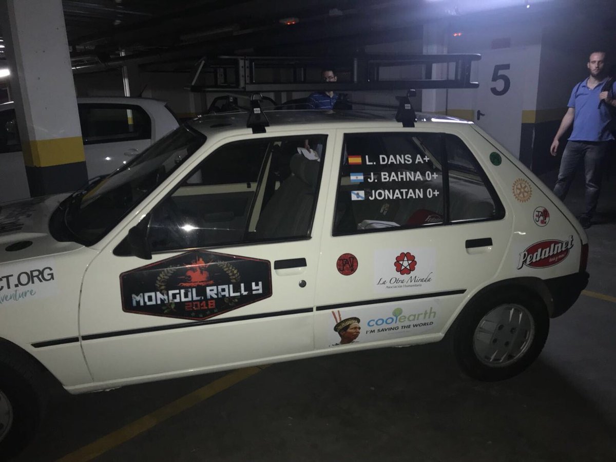 Hoy han salido los chicos de #Wheelsforall hacia Mongolia en este coche.

¡Les deseamos muchísima suerte y que sus sillas de ruedas lleguen lo más lejos posible!

Id a nuestra página para más info 🤗 #diversidadfuncional #movilidad