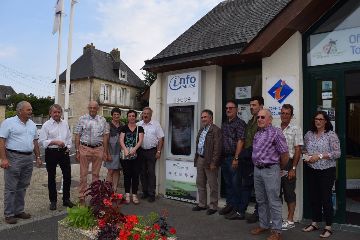 paysdevire's tweet image. C'est l'inauguration de la borne interactive de Villers-Bocage avec l'Office de Tourisme du Bocage Normand et Pays de Condé, Pré-Bocage intercom et la mairie de Villers-Bocage. Elle est prête à l'emploi, venez la tester. #numerique #borneinteractive #tourisme #Villersbocage