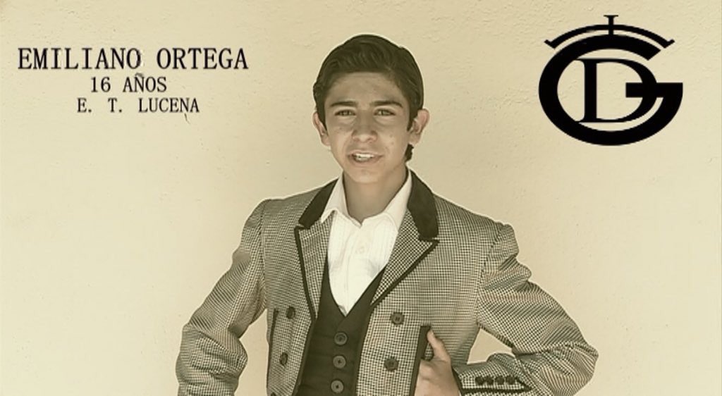 jemcito's tweet photo. Ayer en @Toros_Salamanca #DestiinoLaGlorieta el novillero mexicano Emiliano Ortega, alumno de @ETLucena, ante un manso Ovación con saludos tras aviso. @victorsoria https://t.co/ZDBuW4lVvn