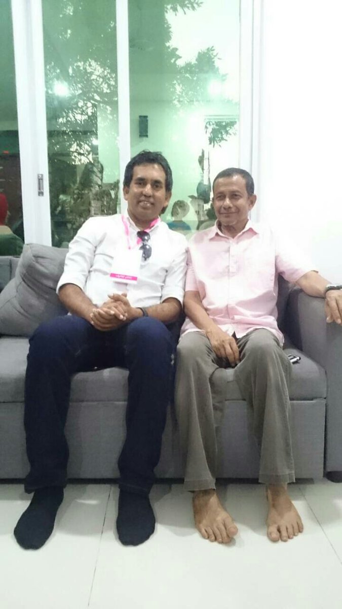 AdamNas41411083's tweet photo. #HulhuMaleD2D| #Goachah
#YS2018 
HulhuMale Y18 campaign  Dhorun Dhorah  Minister Saeedh / Minister  Dr. Ziyad Baqir/ HDC COO Bunyameen Rayyithunaa hama ah!
#YameenShaheem2018 
#RY2018 https://t.co/byv80Hpq4r