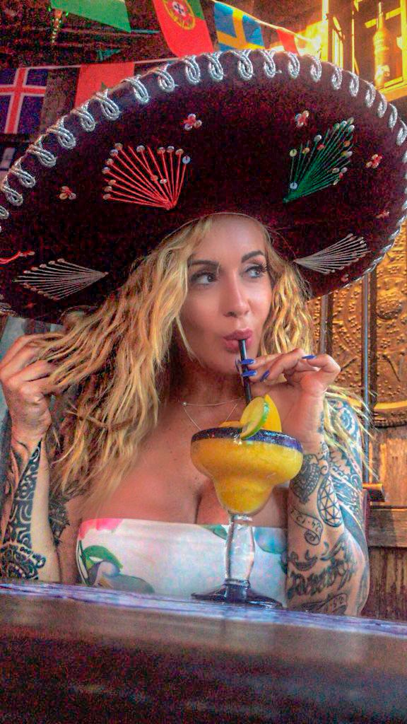 VictorialombaTV's tweet photo. Que Viva #mexico 
🌶😅 Y tú cuanto picante soportas?? 🤣 Déjame un comentario😘 https://t.co/AgYOcqmz3l