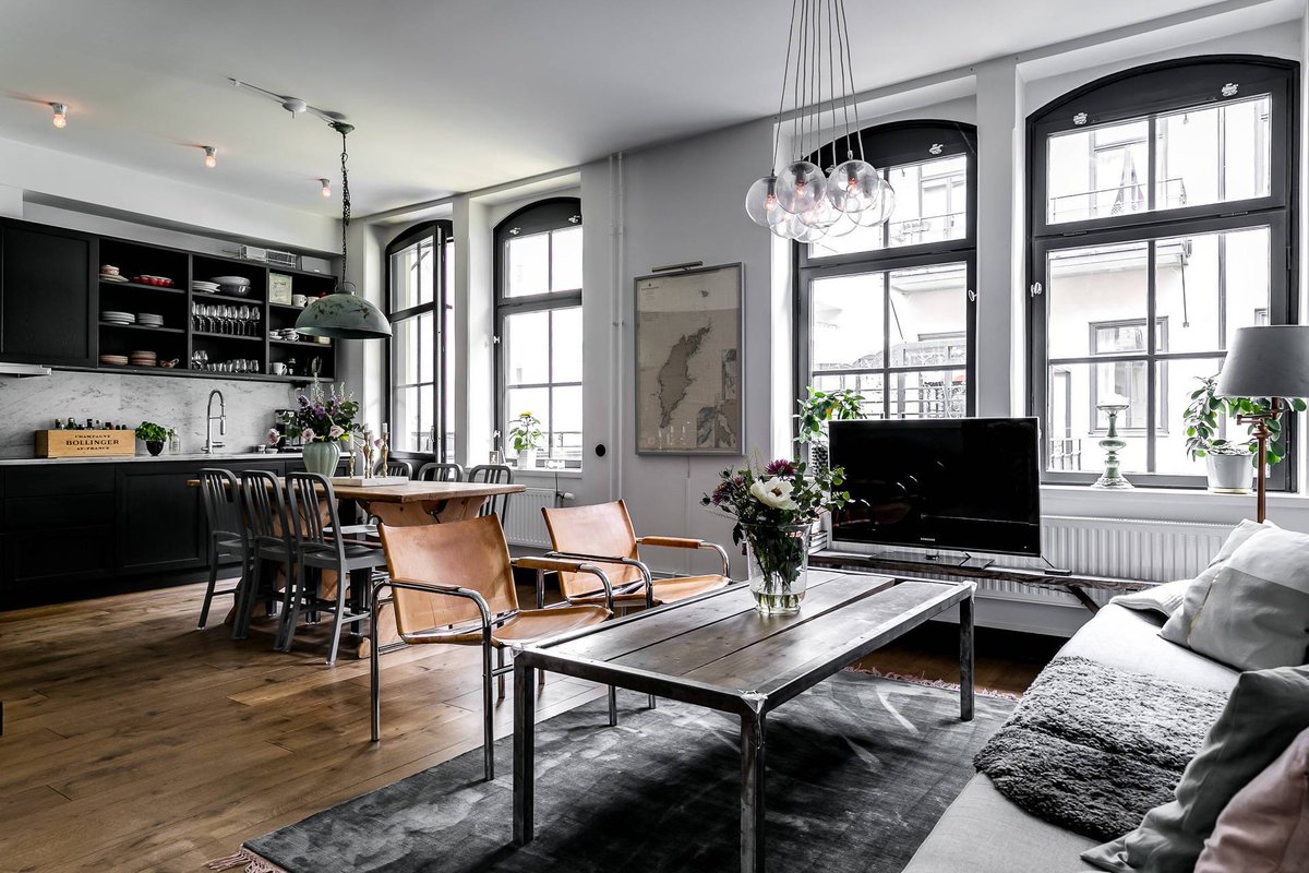 C’est dans la célèbre ancienne #fabrique à chapeaux de paille de #Stockholm que se trouve cet #appartement aux espaces bien étudiés. mon.actu.io/r/whwx9aw