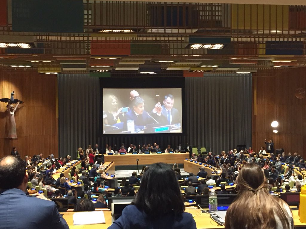 UNMGCY's tweet image. Hitting of the gavel. Historic! #GlobalCompactMigration #ForMigrants