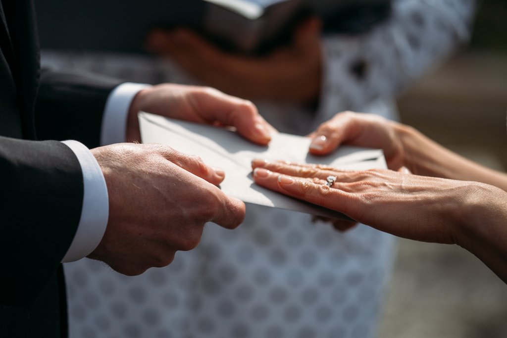 FotovolidaPhoto's tweet photo. This couple incorporated a #weddingtimecapsule into their ceremony. They each wrote a letter to each other and together sealed them in this envelope to read together on their 5th #weddinganniversary. @RevSamora @ACentralParkWed #fotovolidaweddingphotography #justmarried https://t.co/HtGrPalO4X