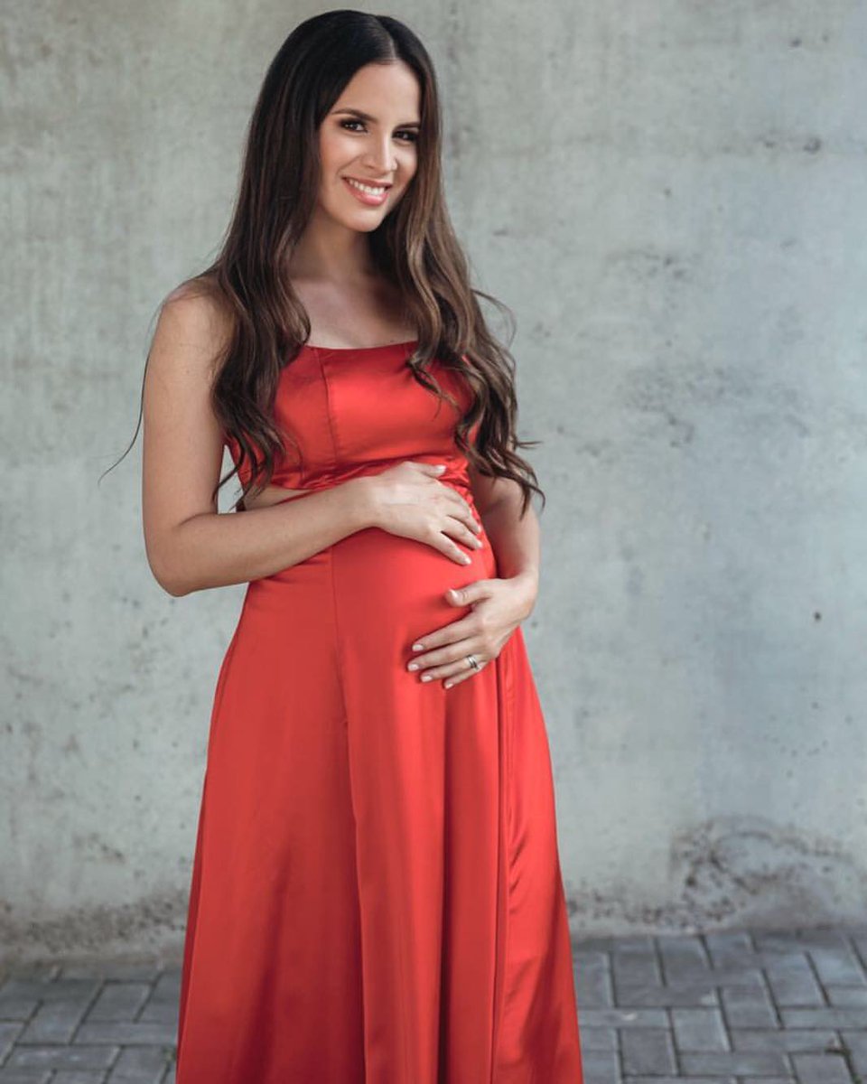 Combate_RTS_Ec's tweet photo. LIKE PARA LA FUTURA MAMÁ @DomeSprt ♥ #ReinaDelPrimeTime https://t.co/SXnkbXOT18