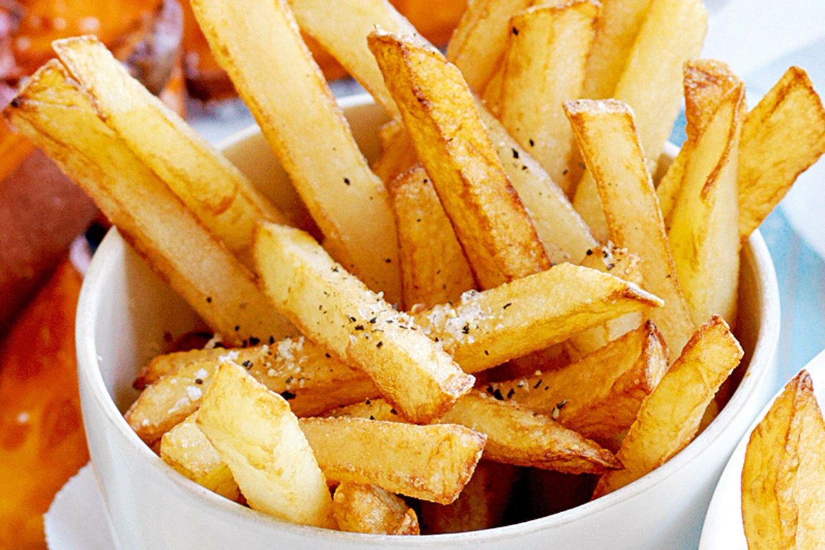 FrontStreetTap's tweet image. Happy National French Fry FriDay! #frontstreetbrew #eatlocal #drinklocal #downtowndavenport #iowa #iowasoriginalbrewpub